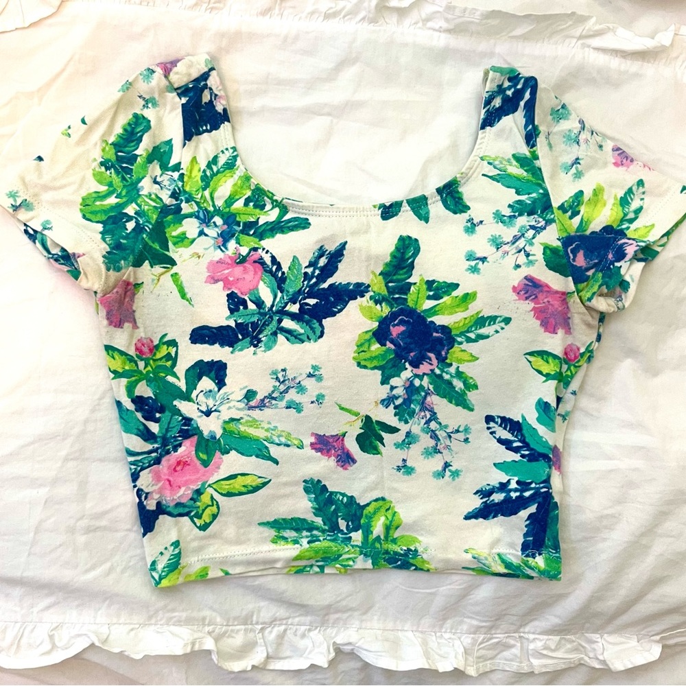A Forever 21 crop top size XS
